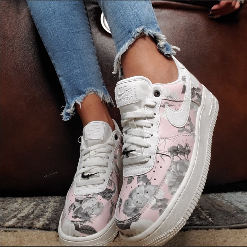 💚Nike Air Force 1 pink floral sneakers - Picture 1 of 10